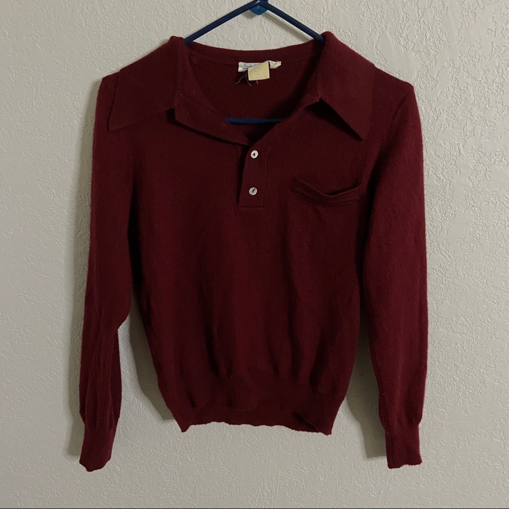 Vintage maroon sweater with pocket detail